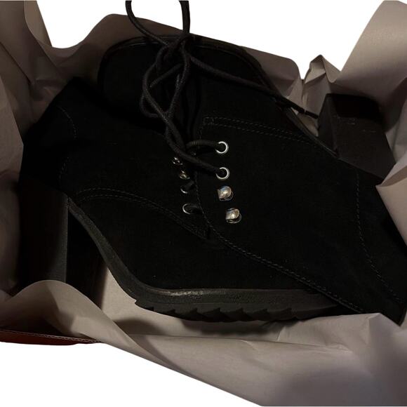 Genuine Michael Kors Black Lace Up Bootie size 9 1/2 - Picture 6 of 6